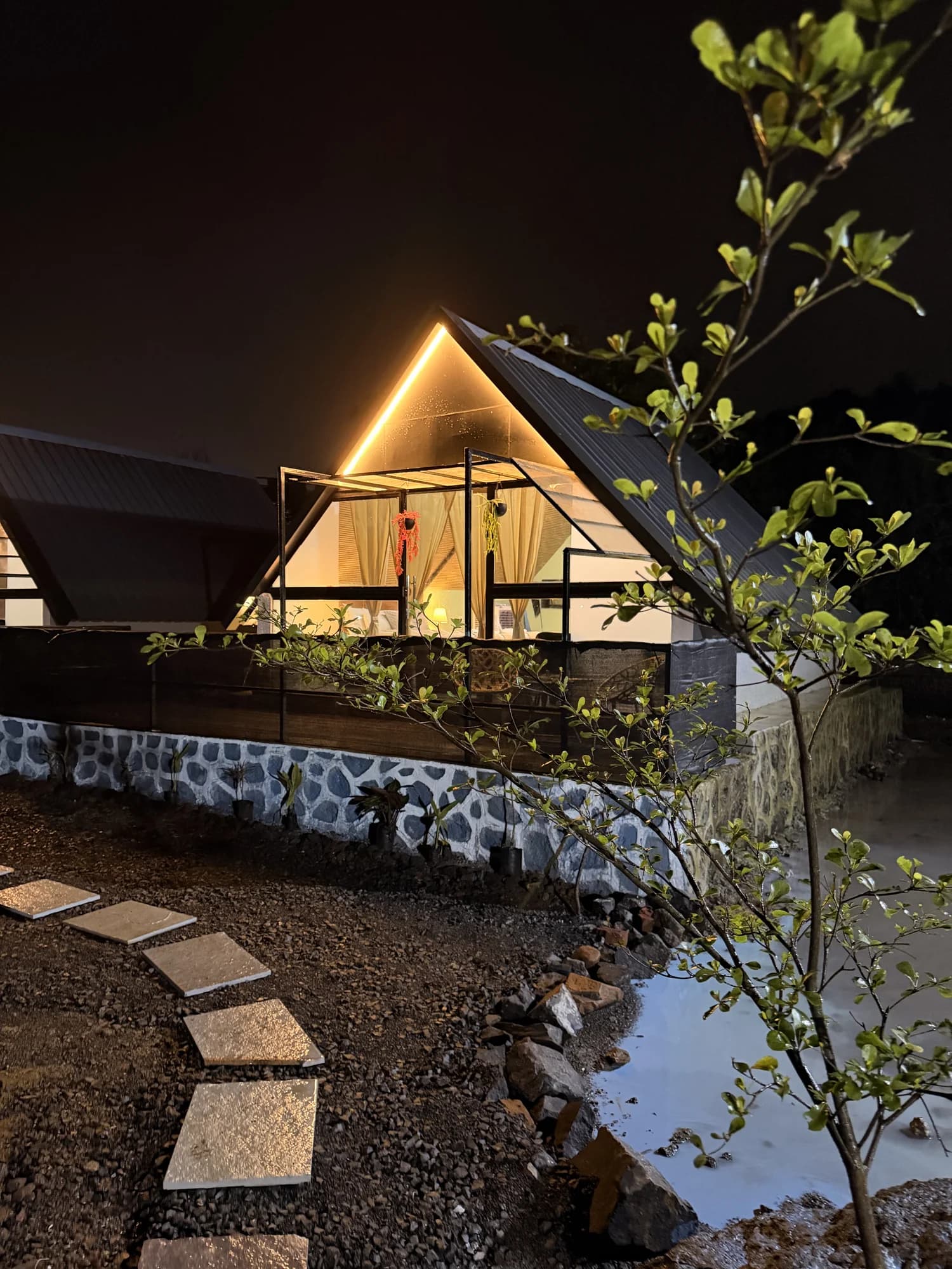 Luxury villas near Mumbai - Willow Peak (Entire Estate - 3 Cottages) in Kurwande, Lonavala, Maharashtra
